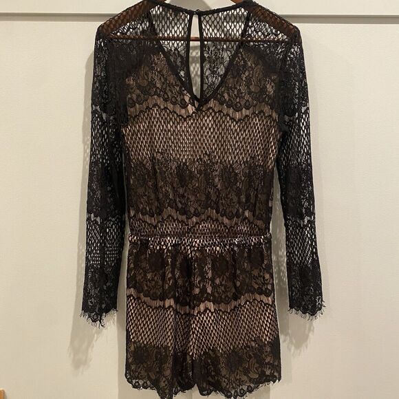 Lucy Paris‎ Romper Women's Medium Black Lace Bell Sleeve Lined Going Out - Picture 6 of 13